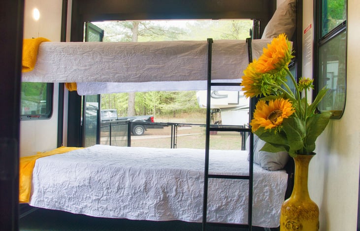 There's your other bedroom with two BIG beds. These are big let me tell you, 4 or 6 can fit here. Grab the top if you can, the bottom one is big but we won't lie, it's not that comfy.