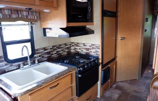 2017 Thor Motor Coach Chateau 22B #5