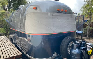 Airstream in 2 colors! Stand out!