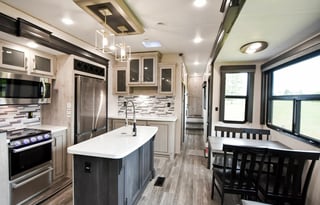 2022 Glamping Keystone Avalanche 5th wheel