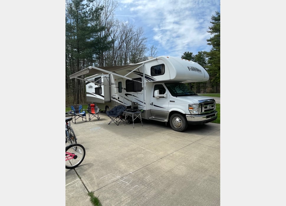 Class C Motor Home rentals in Cuyahoga Falls