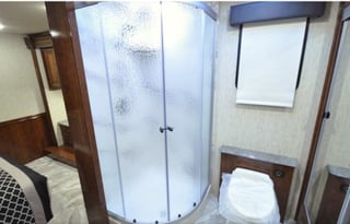 Luxury Disel Push, sleeps 8, 1.5 bath, washer &dry