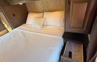 2019 Thor Motor Coach 28A Majestic