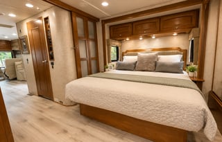 Winnebago:King Bed • FREE WiFi • Solar