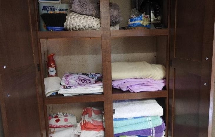 Linens, towels, hand-dish towels, bath mat TP supplied , hand soap, shampoo/cond
