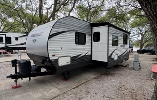 3 BEDS SPACIOUS AND COMFY DISCOUNT M2M AVAILABLE