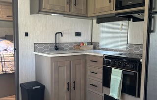 Beautiful 2020 Shadow Cruise travel trailer!