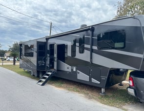 Dutchmen RV Voltage 4205