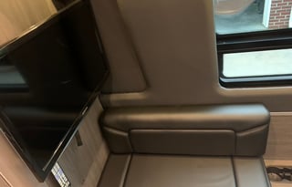 Airstream Interstate 24gl Luxury Mercedes-Seats 9