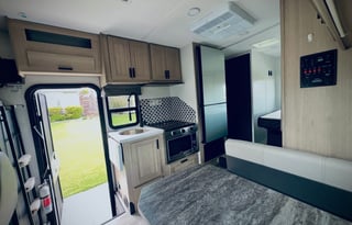 SUPER CLEAN 2025 FORESTER LE 24' (PET FRIENDLY)