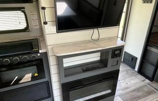 Sparkling Clean & Fully Stocked Travel Trailer