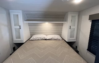 2022 Keystone RV Hideout 28BHSWE