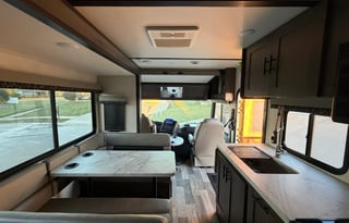 Fully Stocked Family & Pet Friendly Class A RV