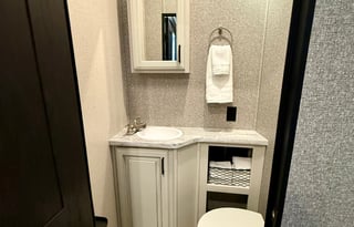 Luxury 5th Wheel Bunkhouse, Sleeps 10 + 1.5 Baths