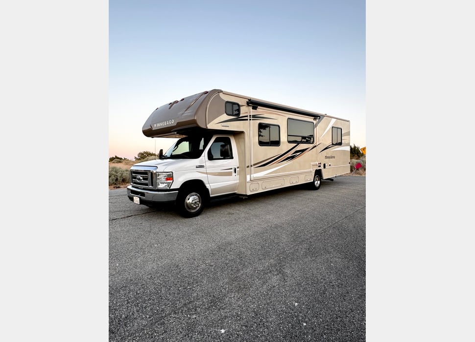 Class C Motor Home rentals in Stallion Springs