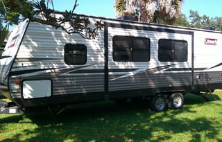 "Vanegas" Modern Private Queen Bedroom  Sleeps 6
