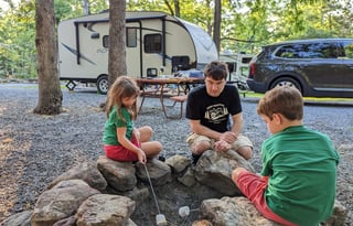 Fun-Sized Family Camper <4000lbs! Features Galore!