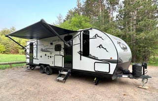 2022 GREY WOLF - PERFECT FAMILY CAMPER, SLEEPS 8