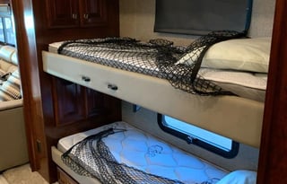 2019 Fleetwood RV Discovery LXE 40G