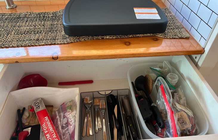 Full silverware & utensils included