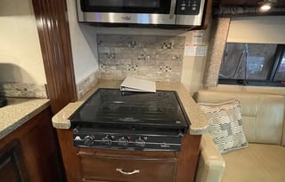 2017 Fleetwood RV Jamboree 30D