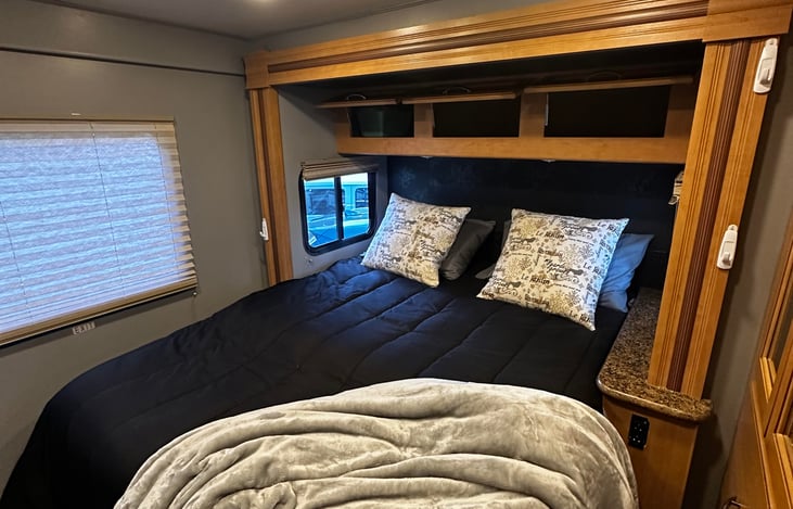 Queen Bed, very comfortable mattress!