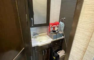 Luxury Pet Friendly RV priced to rent!!!!