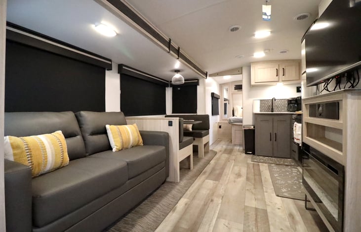 Experience "Harmony" with our 2024 Heartland Sundance U-L 278BH located near Table Rock Lake near Branson Missouri and Lake Of The Ozarks. Thank you from us at Stone Mountain RV & Camper Rentals!