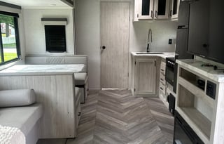 2023 EAST TO WEST Della Terra 312BH