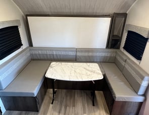 Coachmen RV Clipper Ultra-Lite 162RBU