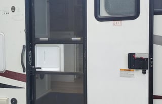 32ft Coachmen – Family Friendly, newly remodeled!