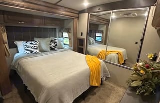 2018 Keystone RV Laredo - so much room!!!