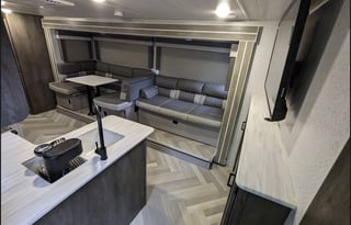 2022 - Sleeps 10! Delivery Available!!