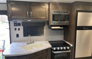 2021 Jay Flight Bunkhouse—Family Ready!