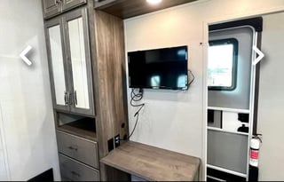 **Clean and Modern 2022 Grand Design Solitude**