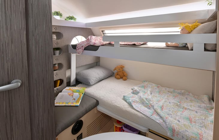 Dinette converts to bunks or single bed