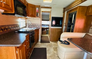 2013 Thor Motor Coach Daybreak 28PD