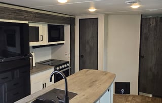 Luxury Keystone RV – Pet-Friendly Comfort