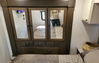 Family Fun Starts Here Spacious 5th Wheel Camper!