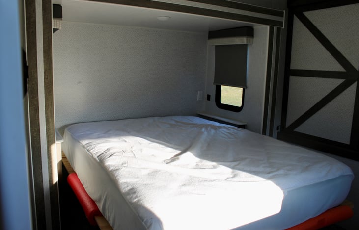 Main bedroom, Queen bed