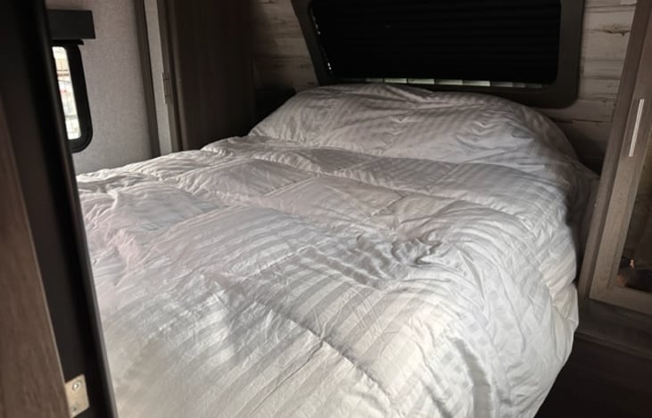 Queen sized bed in main bedroom