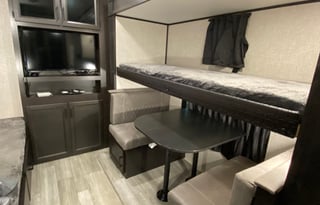 Impressive Family favorite RV! 3 slides 3 TV’s