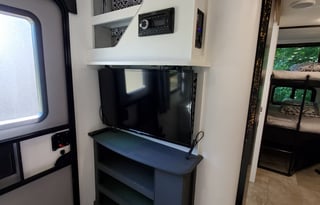 The Happy Camper | Bunks & Upgraded Queen Mattress