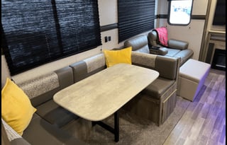 2022 Zinger 2 BR Bunkhouse - perfect for families!