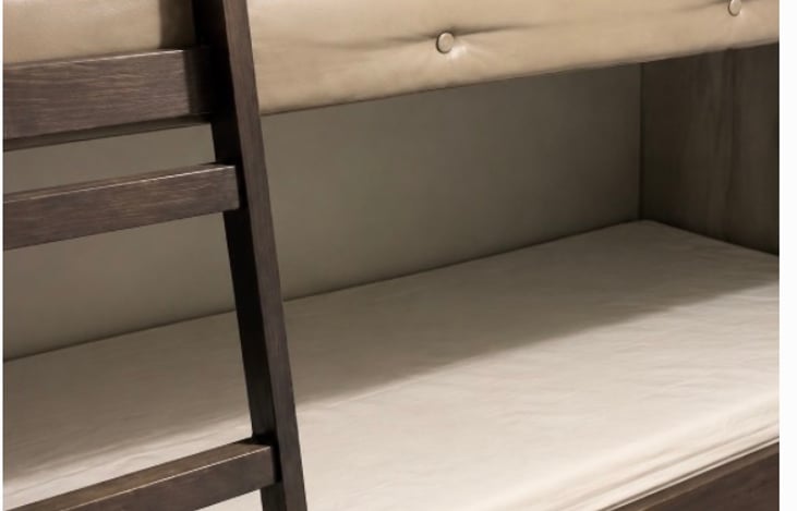 Second private bedroom bunk beds.