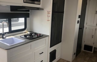 Couples Hideway! 2022 Keystone RV Hideout