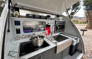 ON-THE-GO TEARDROP W/ PREMIUM AMENITIES!