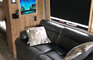 2019 Fleetwood RV Discovery 38N