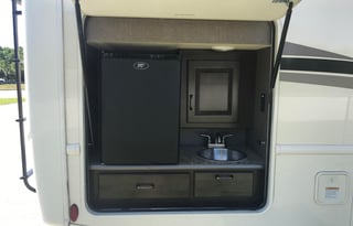 Luxury RV Camping - 2018 Thor Hurricane