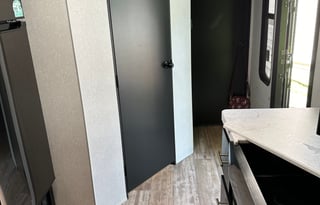 Bobo! 21 Cherokee Grey Wolf Toy Hauler